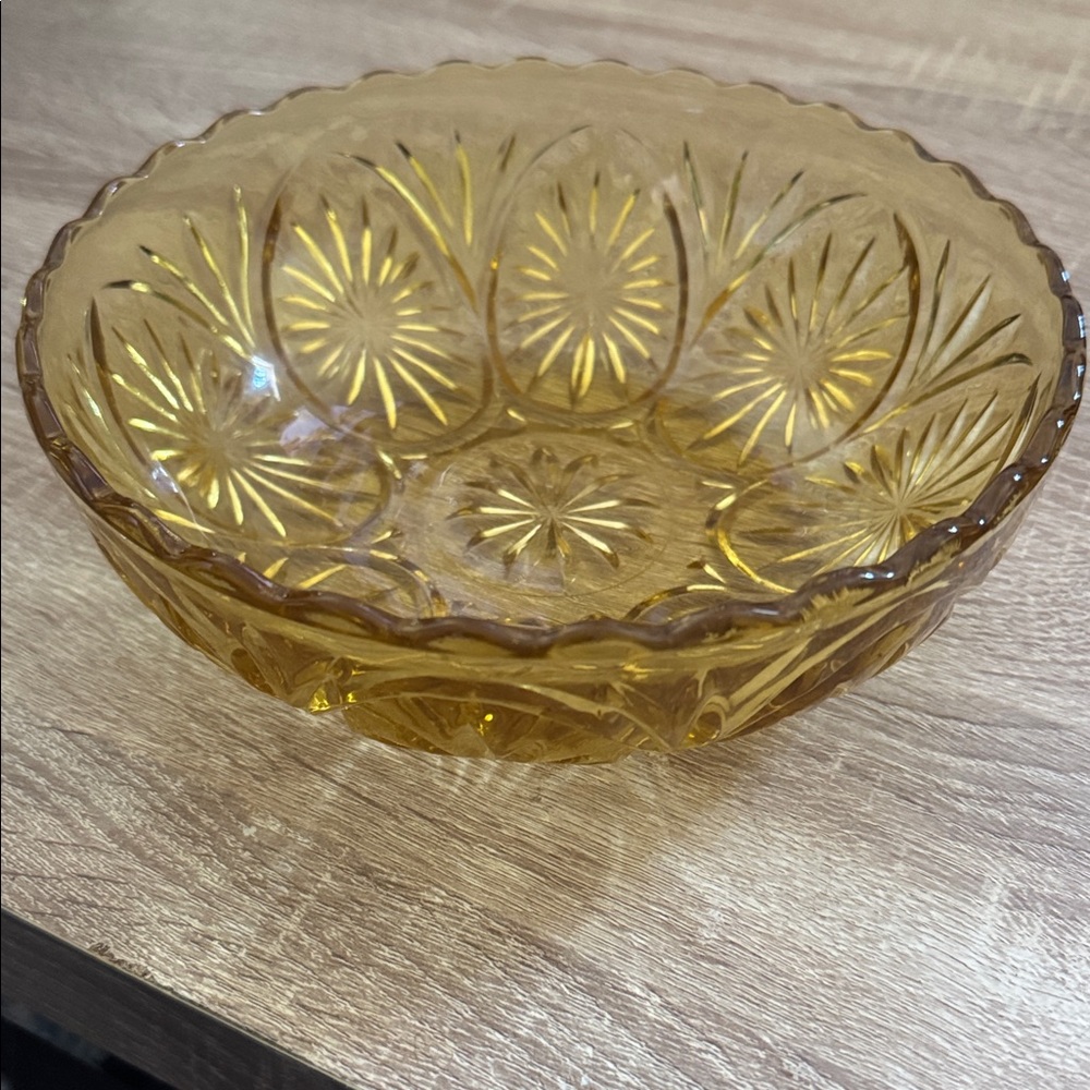 Vintage 1960s Anchor Hocking Honey Amber Glass Medallion Serving Bowl - Picture 3 of 3